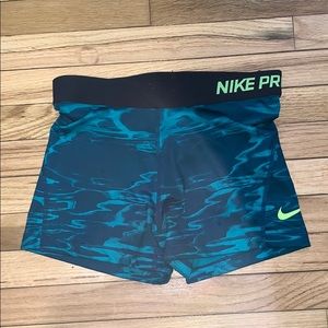 Nike shorts - worn a few times - EUC